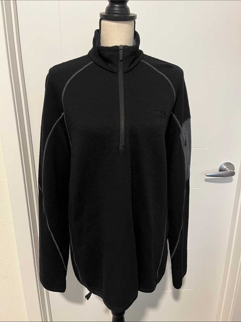 Icebreaker Black 1/4 Zip Closure New Zealand Merino Wool Pullover Gorpcore